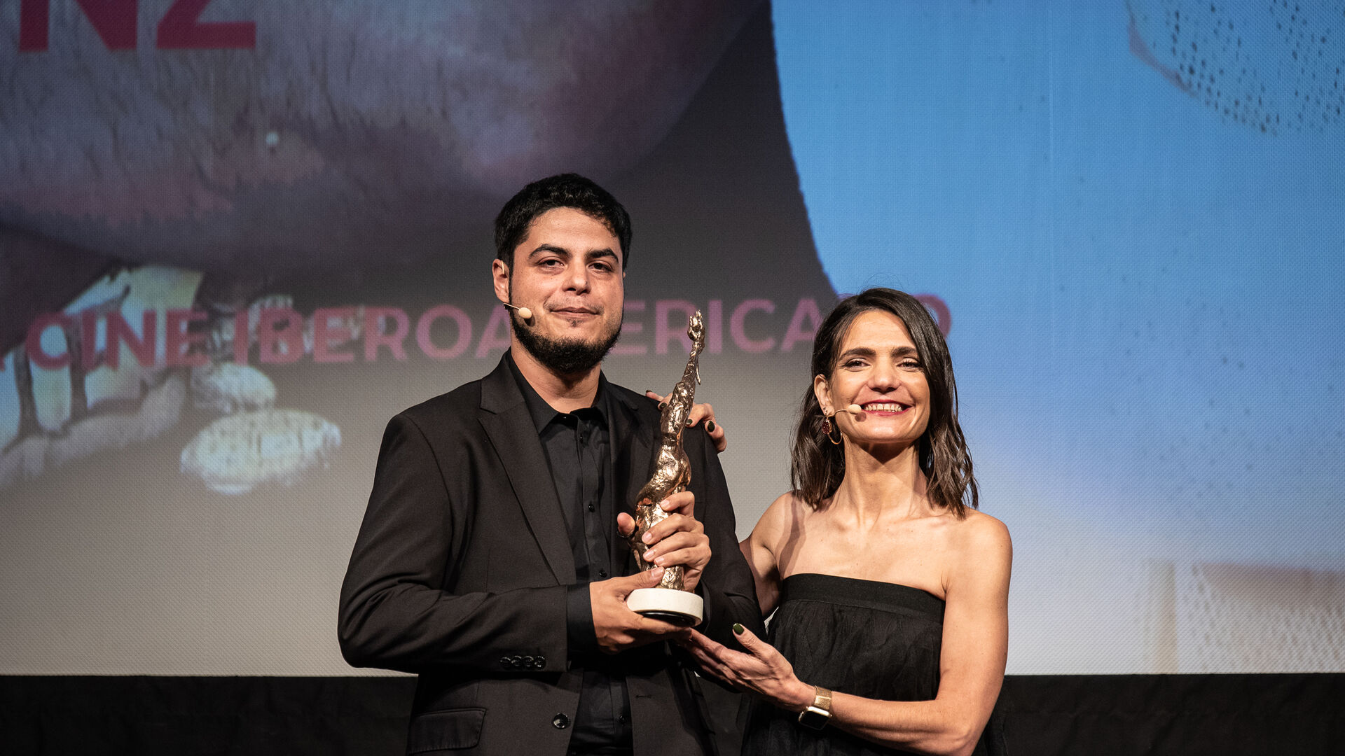 Im&aacute;genes de la entrega del Premio Luz a David Sainz y Teresa Segura