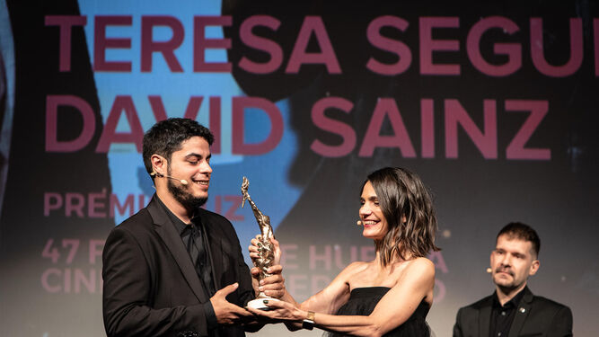 Los ganadores del premio Luna, Teresa Segura y David Sáinz.
