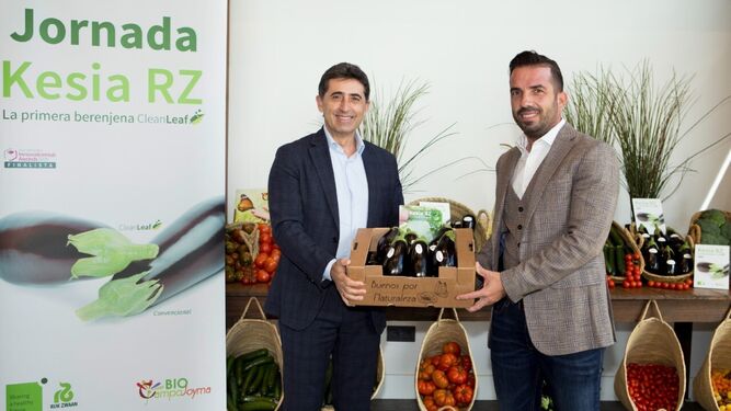 Ricardo Ortiz, Business Manager Rijk Zwaan Ibérica, y José Manuel Montoya, director de Producción de Bio Campojoyma