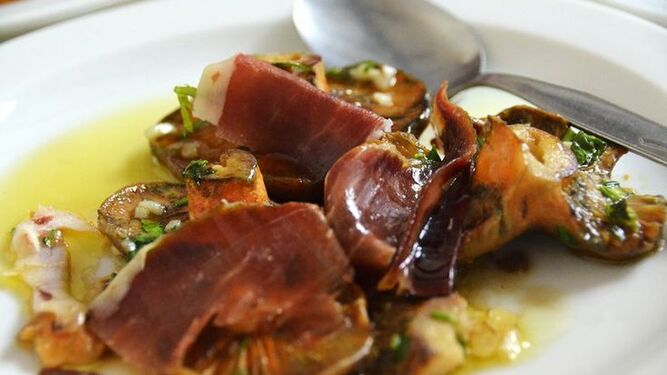 Cerdo ibérico, setas, verduras de la huerta y el jamón de jabugo, protagonistas en el Restaurante Arrieros