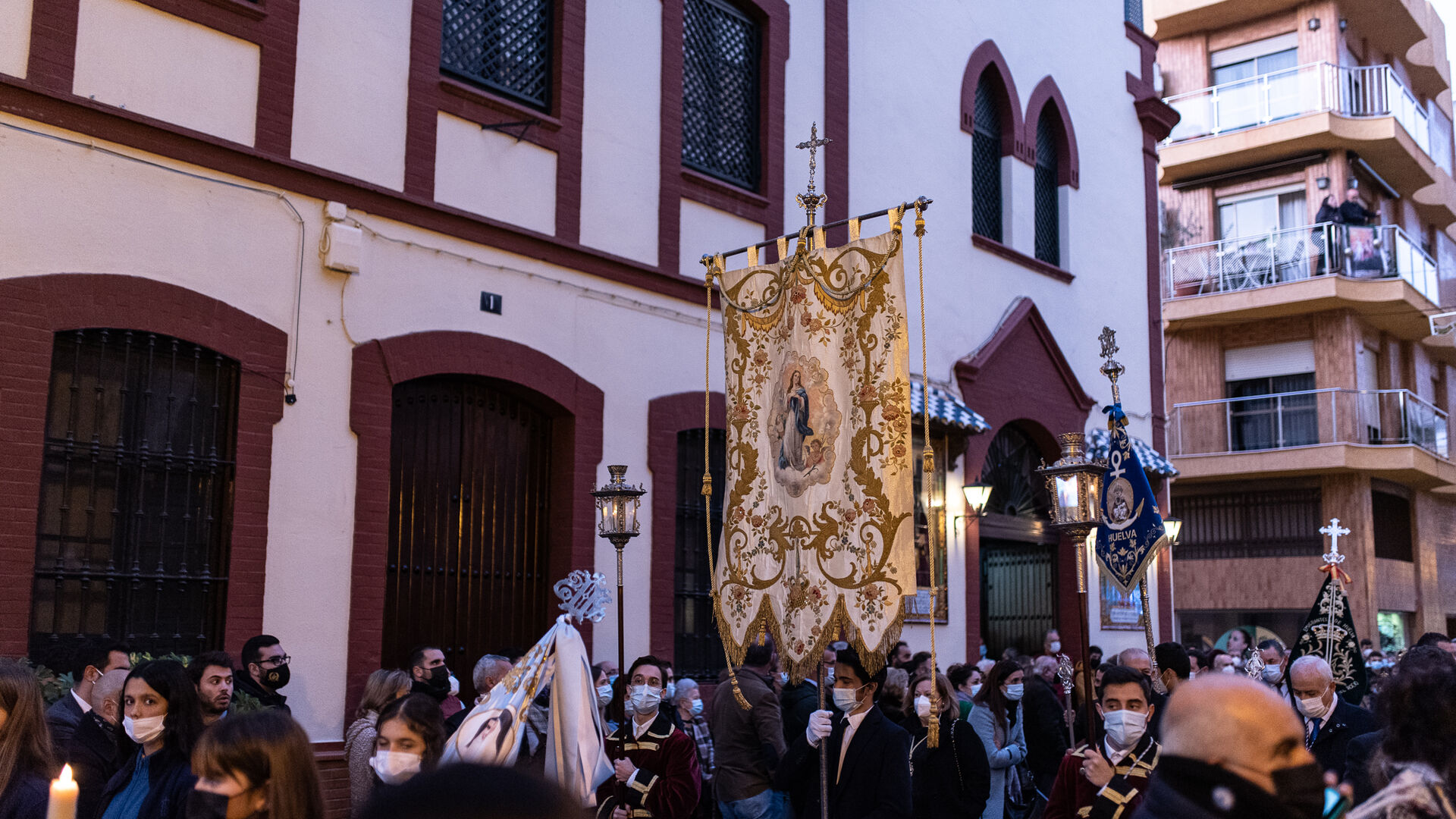 Im&aacute;genes de la Inmaculada Concepci&oacute;n procesionando por las calles de Huelva