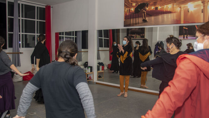 Un momento del curso de baile flamenco.