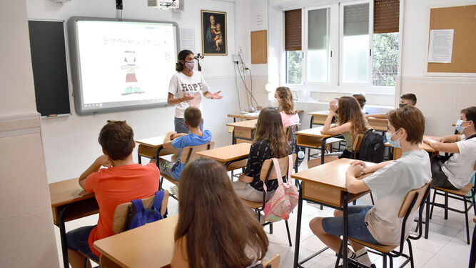 Un grupo de alumnos al inicio del curso lectivo en un centro almeriense.