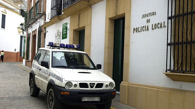 La Policía Local de Bollullos procedió a la detención del sospechoso.