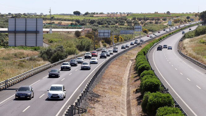 Imagen de archivo de tráfico en la A-49 entre Huelva y Sevilla.