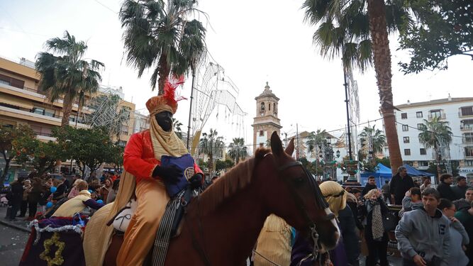 Heraldo Real en la Plaza Alta de la localidad de Algeciras.