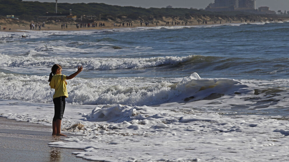 Las playas de Huelva se llenan el primer día del año 2022
