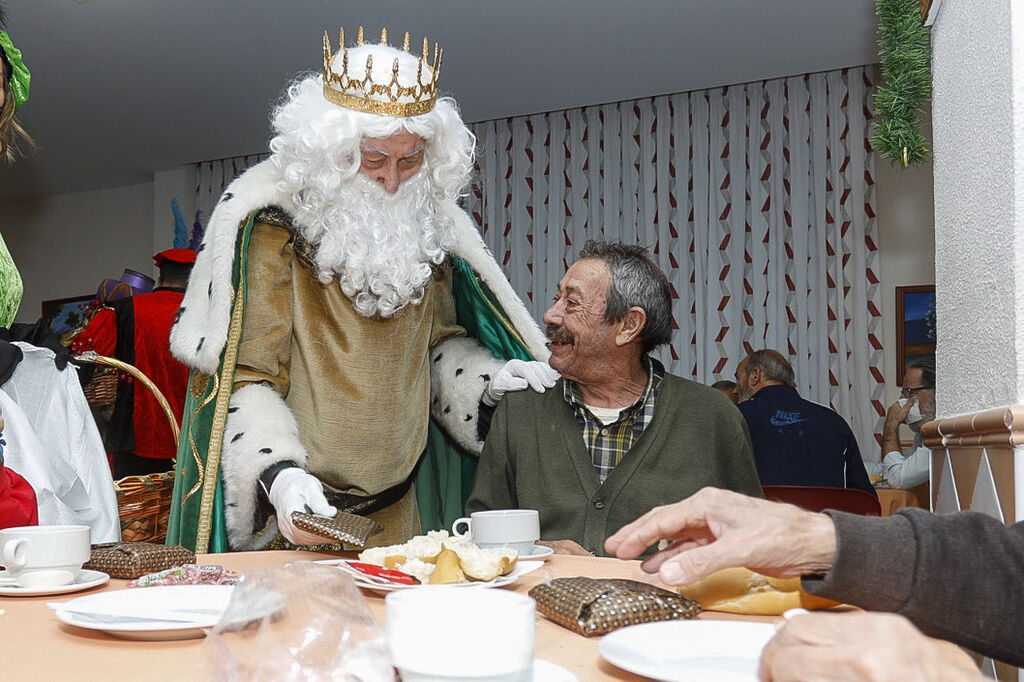 Im&aacute;genes de la visita de los Reyes Magos a los hospitales y residencias de mayores de Huelva