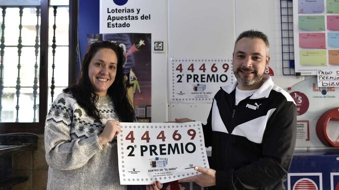 Los dos vendedores que han repartido el segundo premio de El Niño en Huelva.