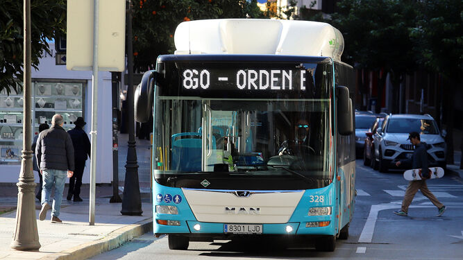 Autobús de Emtusa en la capital onubense.