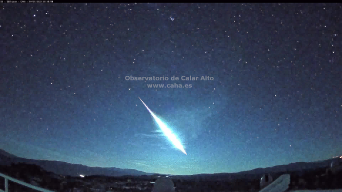 Una espectacular bola de fuego cruza el cielo de Huelva durante la noche