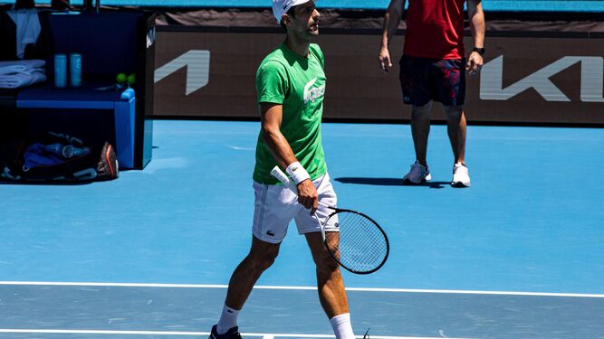 Djokovic, durante una sesión de entrenamiento en Melbourne Park