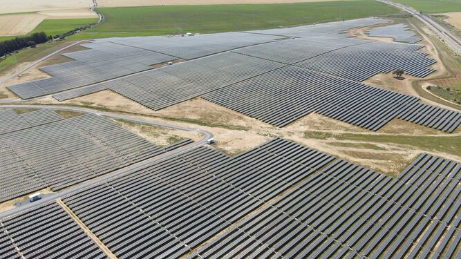Vista aérea de una planta solar de Alter Enersun.