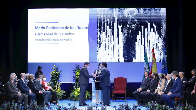 La Virgen de los Dolores de Los Judíos recibe la Medalla de Huelva