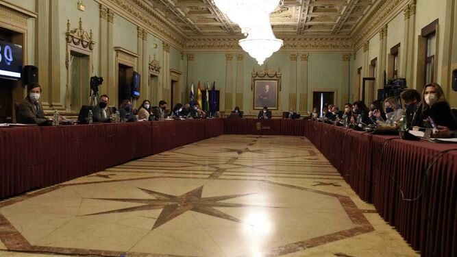 Sesión del pleno celebrada en el Ayuntamiento de Huelva.