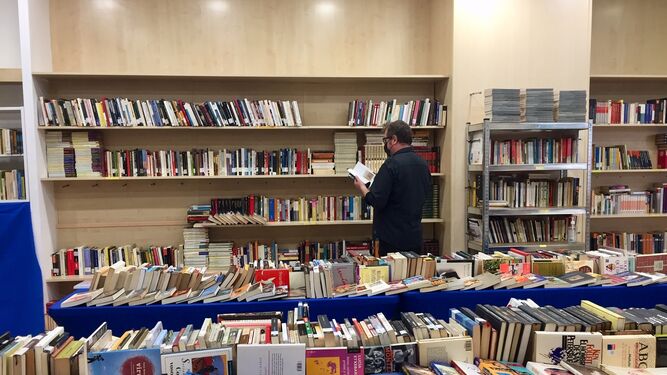 La librería Ayre Solidario en el nuevo local del centro comercial Holea.