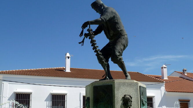 Monumento a la Danza de los Palos, baile popular en Villablanca