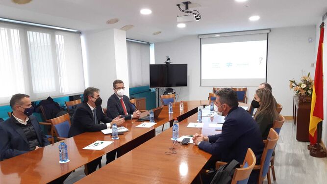 Presentación del plan de inversiones de Endesa a las autoridades provinciales de la Junta en Huelva.