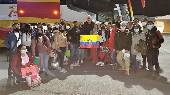Llegada a Huelva de los 23 ecuatorianos contratados por UPA para la campaña de frutos rojos y cítricos.