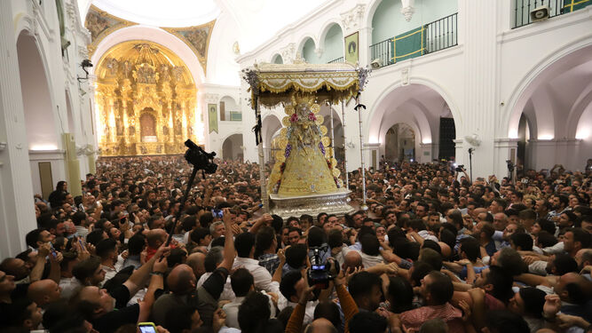 Última salida de la Virgen del Rocío en 2019.