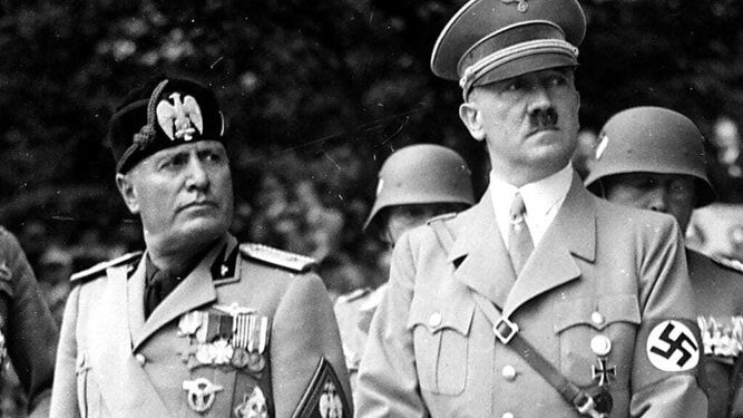Una fotografía de Hitler junto a Mussolini