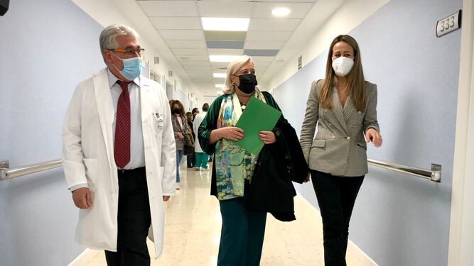 Manuela Caro y Bella Verano visitan las nuevas instalaciones del hospital Infanta Elena.