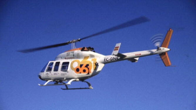 Helicóptero del 061 en una operación de rescate.