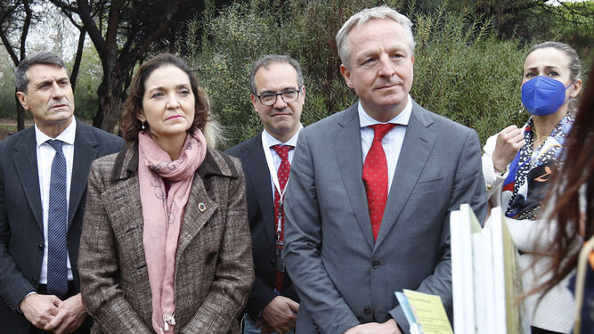 Marteen Wetselaar consejero delegado de Cepsa junto a la ministra Reyes Maroto el pasado día 11 en Huelva.