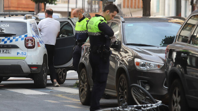 Un accidente protagonizado por un ciclista tras una persecución policial en Huelva.