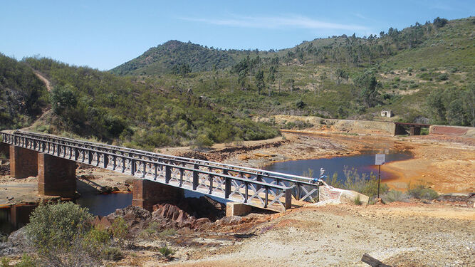 Sendero Berrocal - Nerva: descubre el río Tinto desde el tren minero
