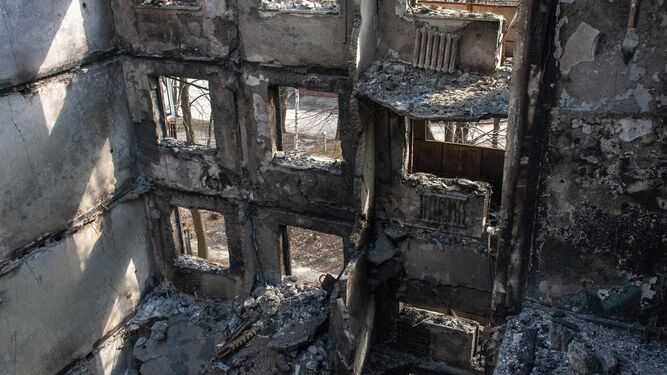 Edificio de viviendas destrozado en la ciudad ucraniana de Járkov.