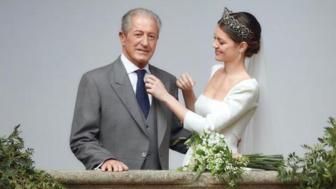 Philippe Junot con su hija Isabelle en su boda el pasado 2 de abril.