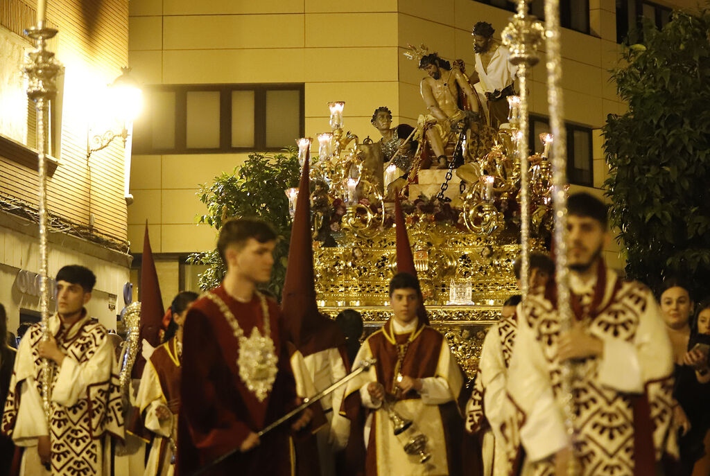 La Hermandad de Los Jud&iacute;os en su recorrido por las calles de Huelva en el Jueves Santo