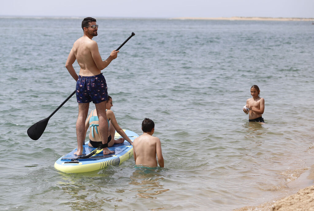 Im&aacute;genes de la jornada dominical de playa en Huelva