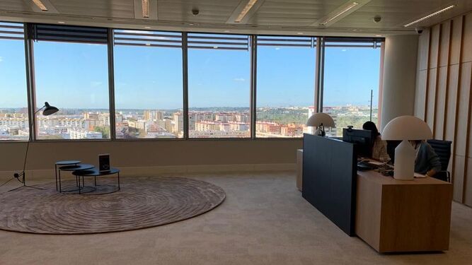 El despacho de abogados Cuatrecasas en su nueva oficina en Torre Sevilla.