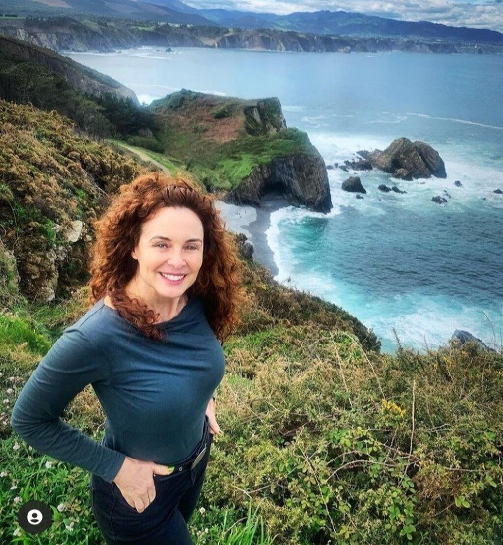 La actriz Silvia Mars&oacute; escogi&oacute; en su posado un espectacular paisaje de la costa asturiana