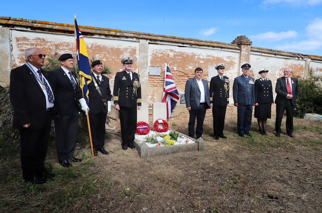 Homenaje a los pilotos muertos en la Segunda Guerra Mundial en Huelva, en im&aacute;genes