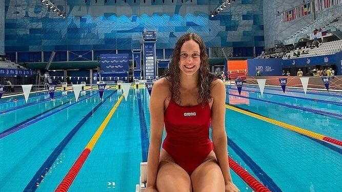 La nadadora onubense Alba Vázquez Ruiz, tras una competición internacional en Budapest.