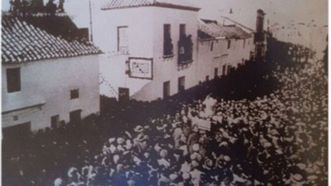 Foto de la calle de Marchena que el ayuntamiento rotuló con su nombre en 1940.