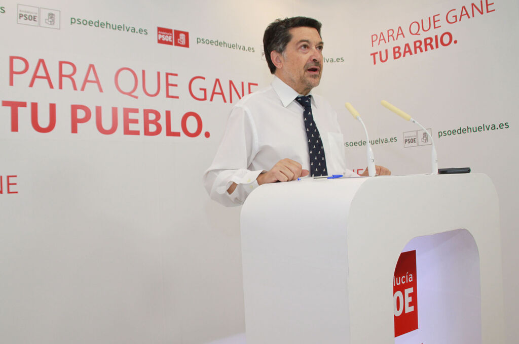 Rueda de prensa de Barrero en la sede del PSOE en 2011