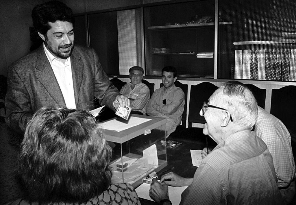 Barrero vota en las primarias socialistas de Punta Umbr&iacute;a.&nbsp;
