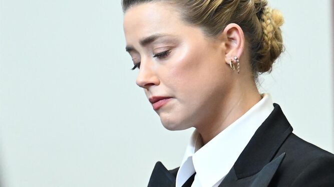 La actriz estadounidense Amber Heard durante una audiencia en el juzgado de circuito del condado de Fairfax, Virginia.