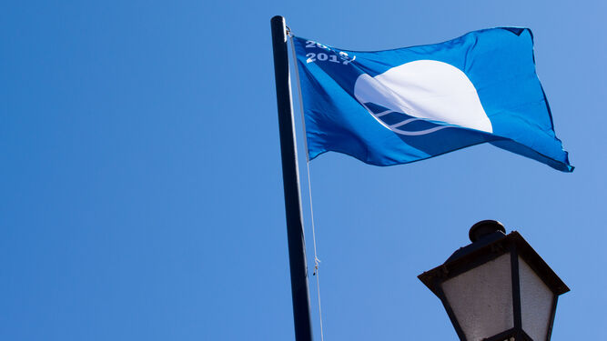 Bandera azul en el puerto de Ayamonte.