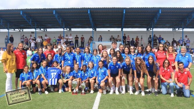 Los equipos sénior B y alevín del Sporting recibieron sus trofeos como campeones provinciales.