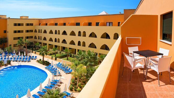 Los hoteles de la costa de Huelva ultiman su puesta a punto para el verano.