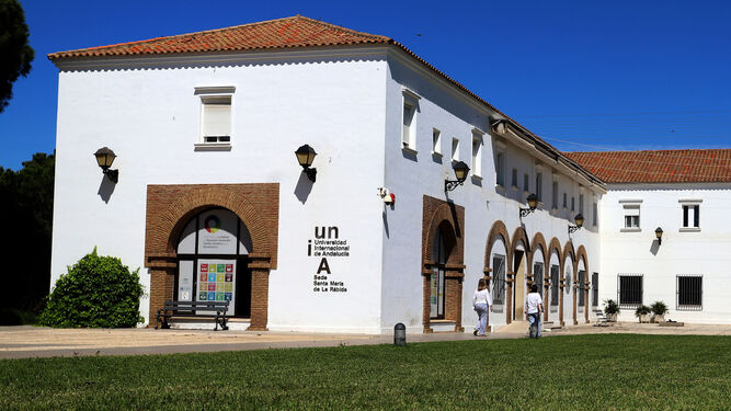 El edificio antiguo de la sede de la UNIA en Santa María de La Rábida.