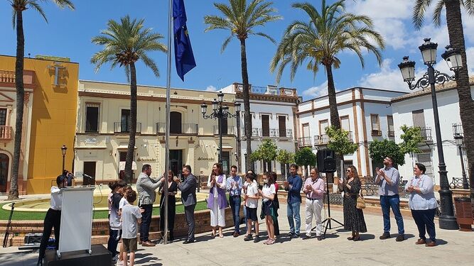 Un momento del izado de la bandera europea en La Palma.