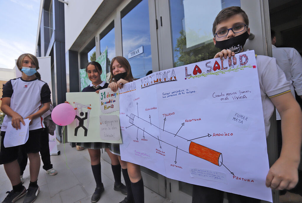 Im&aacute;genes de los escolares de Huelva diciendo "no" al tabaco en una actividad impulsada por el centro de salud de El Torrej&oacute;n