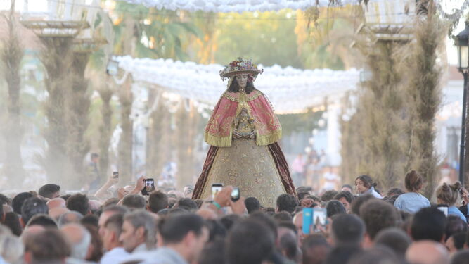 La Virgen del Rocío vestida de Pastora.