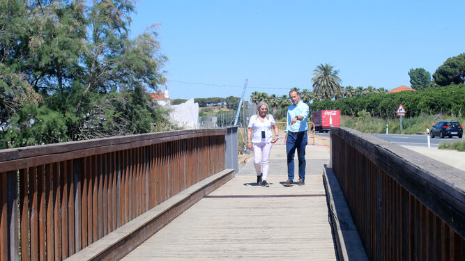 Los ciudadanos ya pueden volver a usar el puente sobre el carril multifuncional de Cartaya.